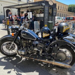 A zonzo in sidecar (mangiando lampredotto)